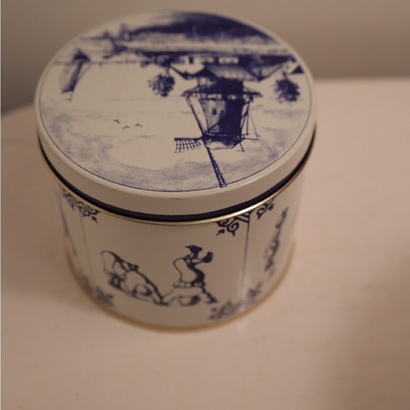 Blue and White Decorative Tin - Picture 8 of 8